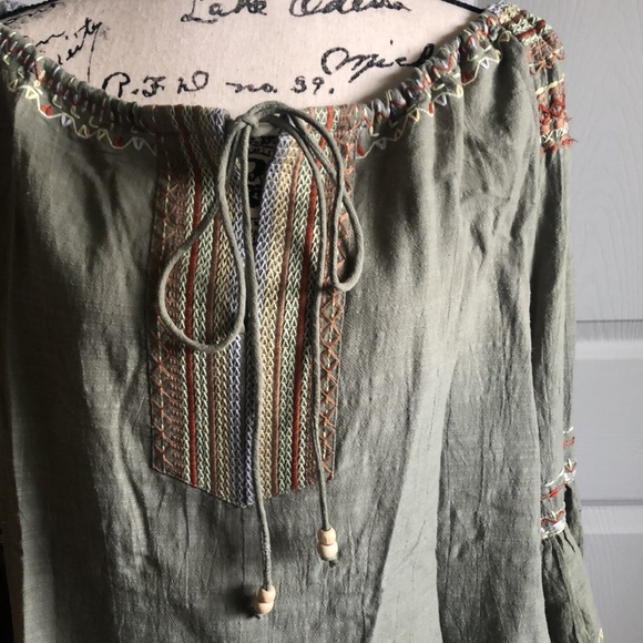 ♥️ NEW ♥️textured Moss Green Blouse with Beautiful Stitching - Picture 3 of 10